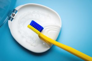 toothbrush for clear aligner cleaning